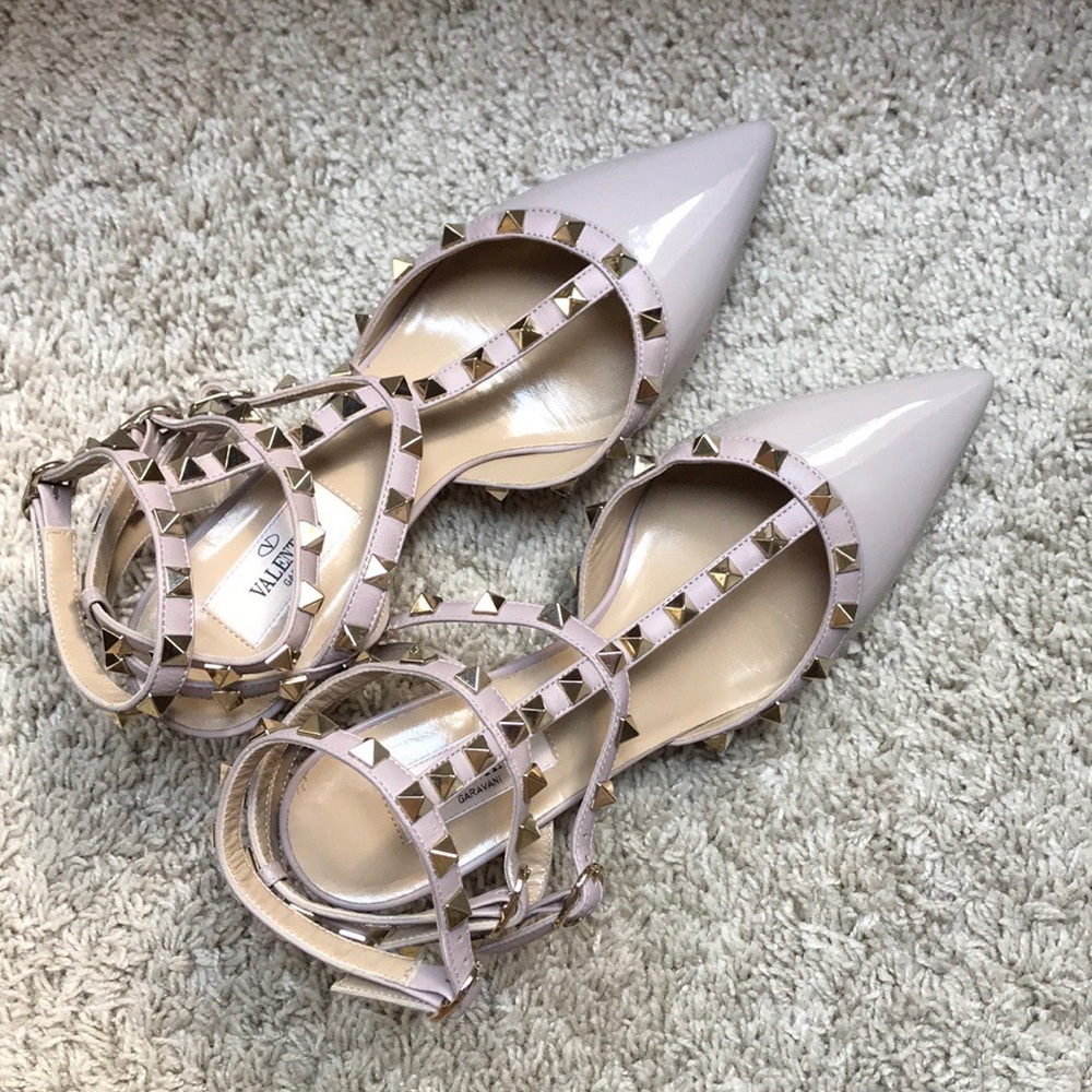 Valentino Rockstud Patent Leather Pumps Nude/Blush